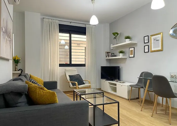 Quiet Apartment In The Heart Of Malaga Pool & Free Parking